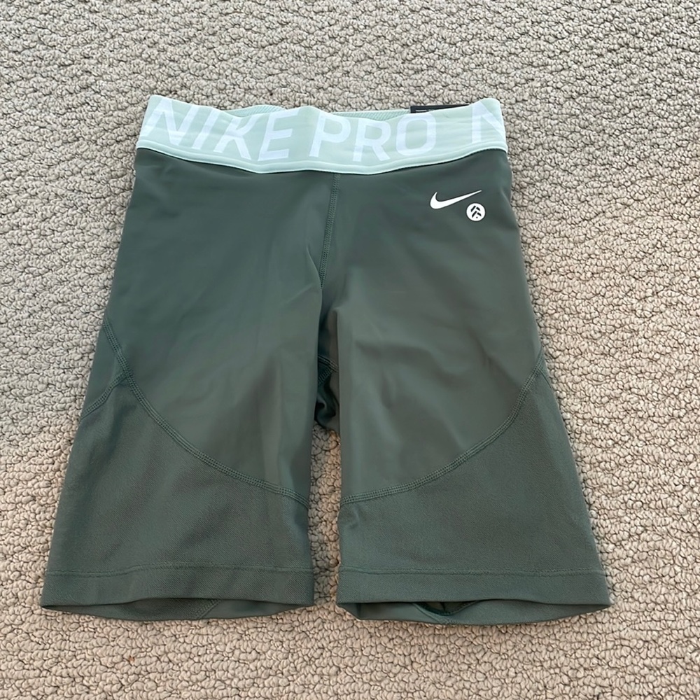 Nike short 8 inch